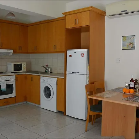 Elena's Studio Апартаменты Пафос